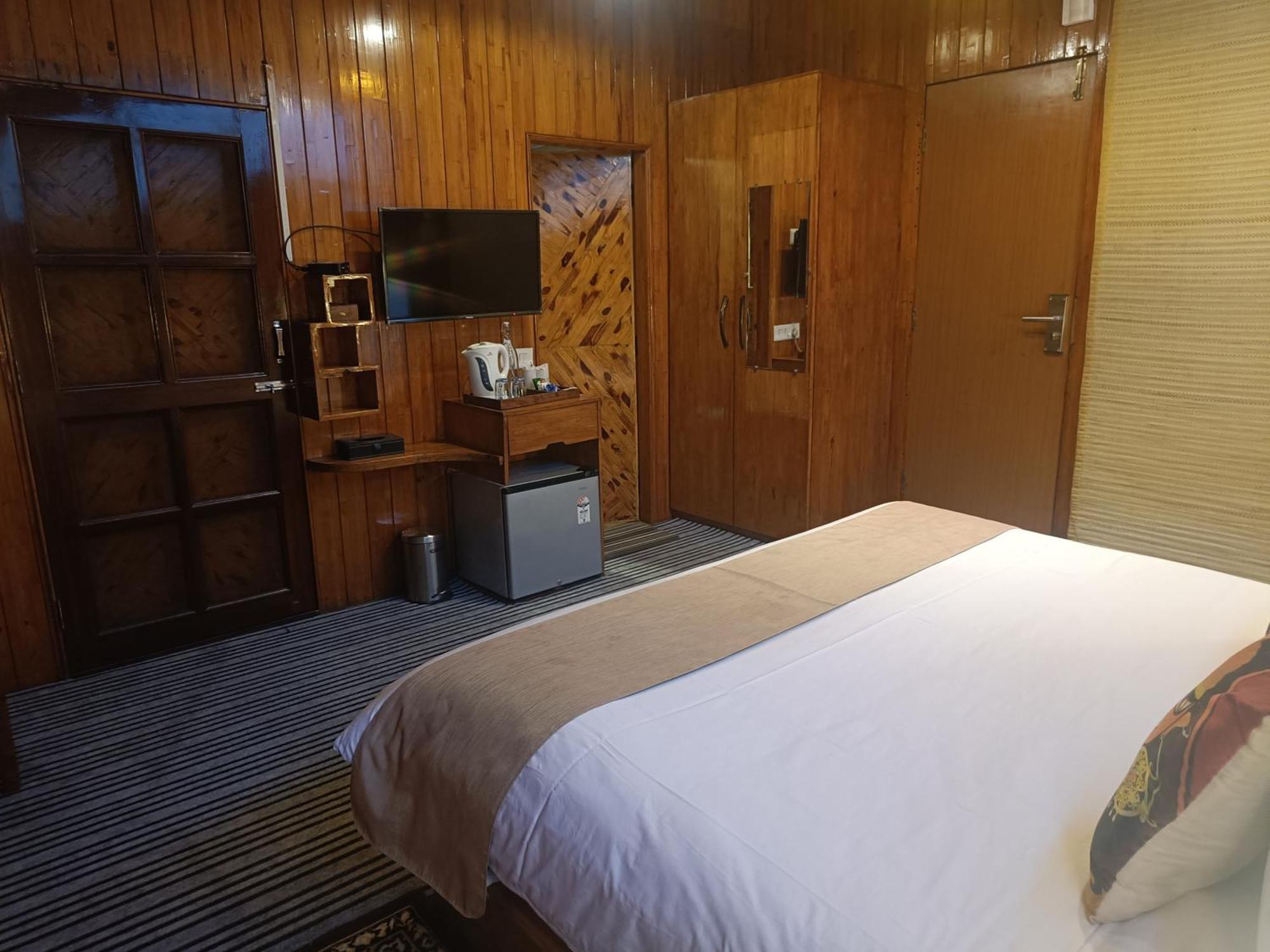 Zone Connect By The Park, Lansdowne Hotel Bagian luar foto