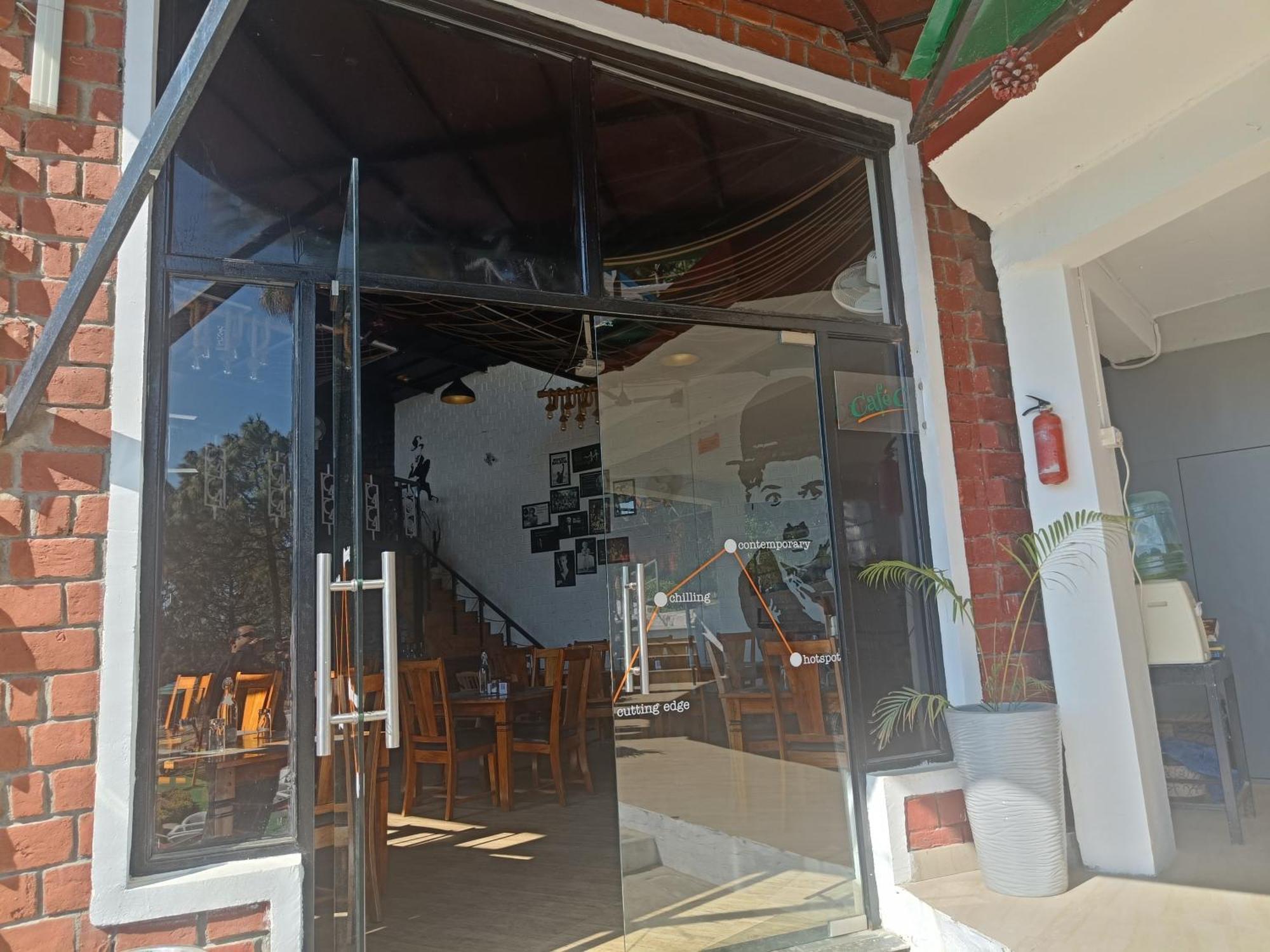 Zone Connect By The Park, Lansdowne Hotel Bagian luar foto