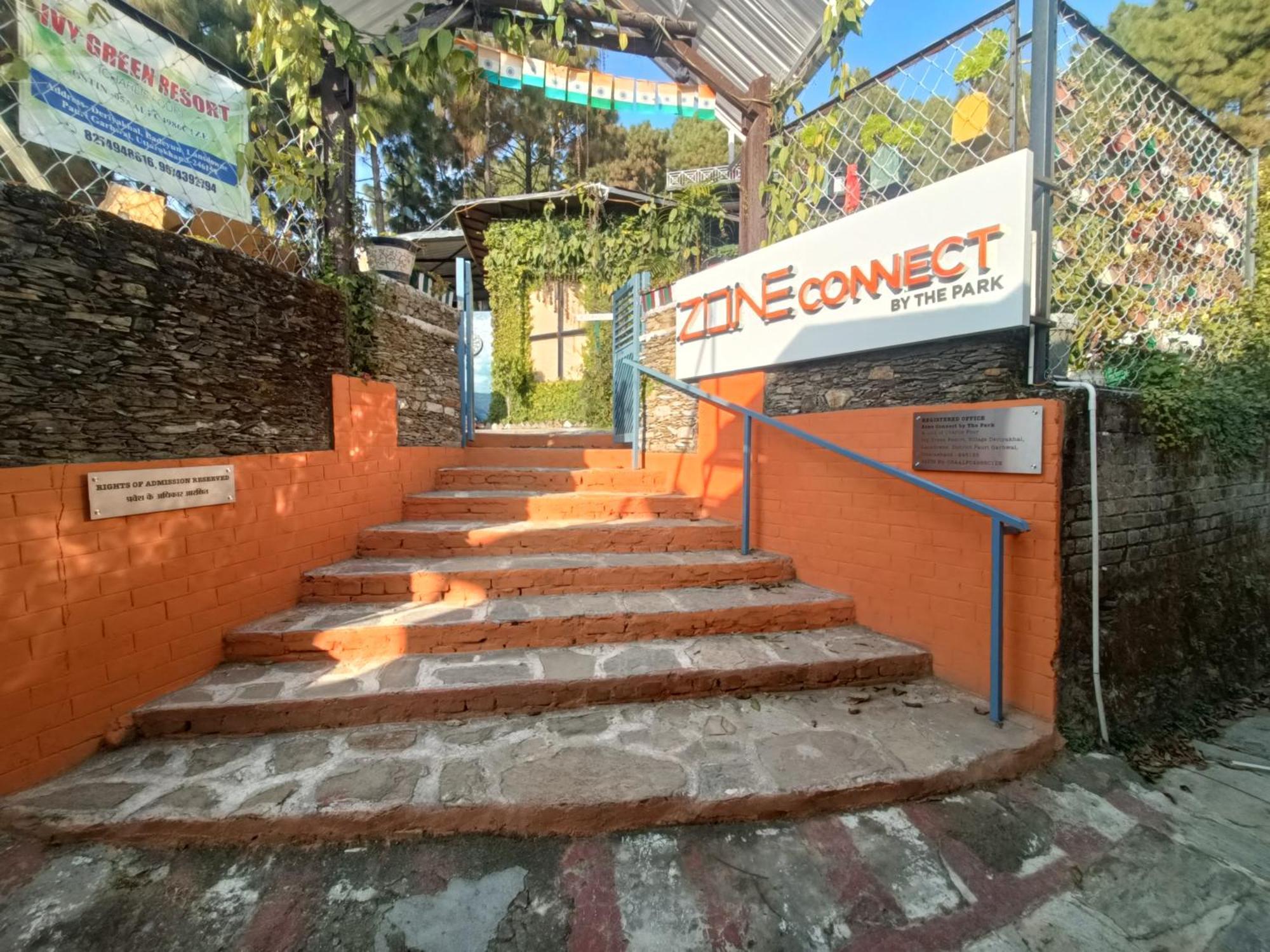 Zone Connect By The Park, Lansdowne Hotel Bagian luar foto