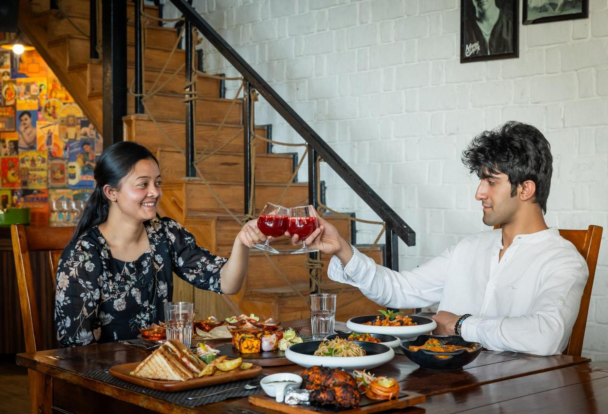 Zone Connect By The Park, Lansdowne Hotel Bagian luar foto