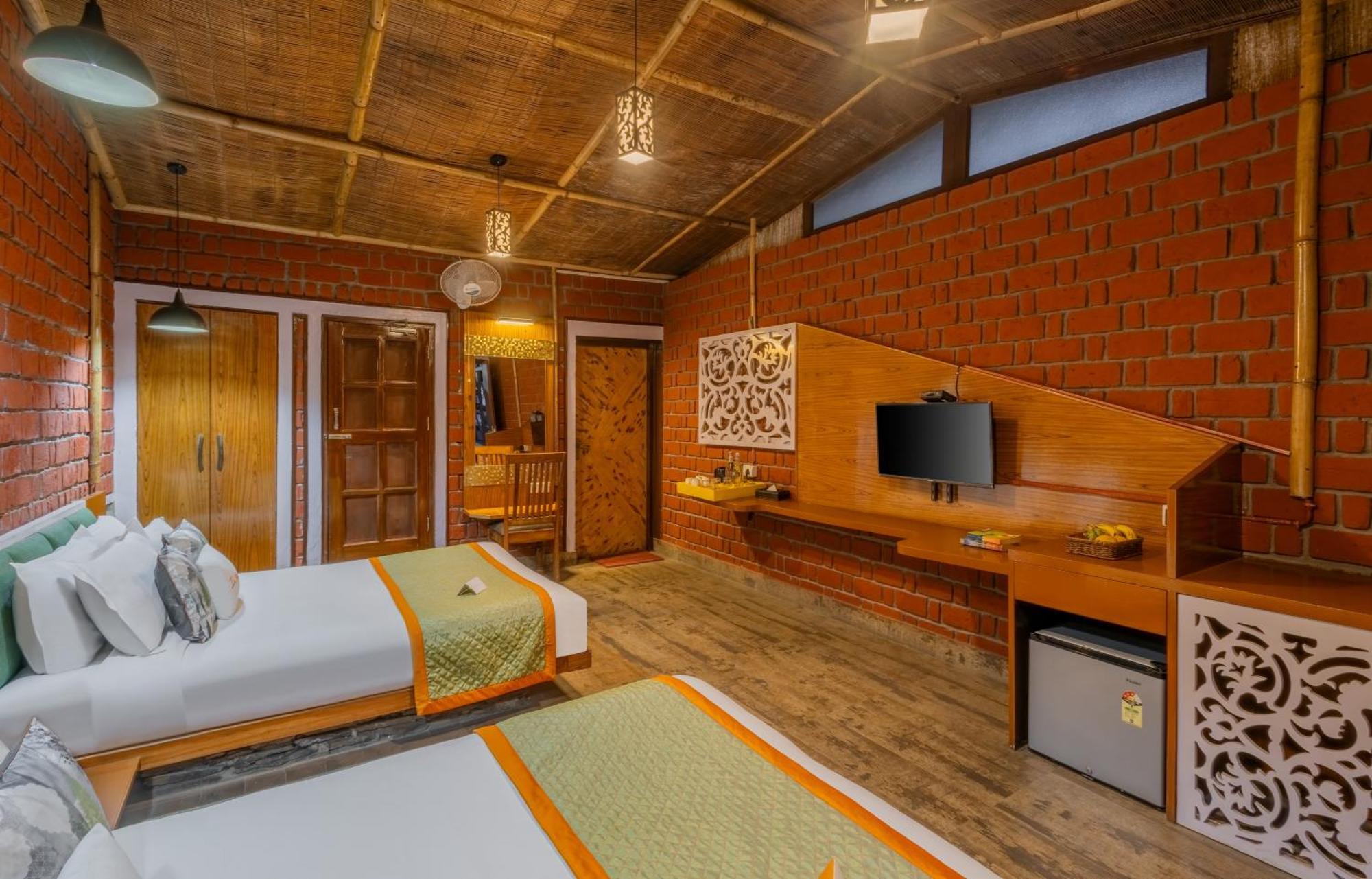 Zone Connect By The Park, Lansdowne Hotel Bagian luar foto